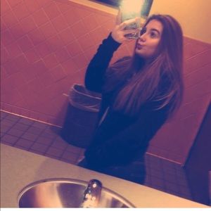 Meet your Posher, Adrianna